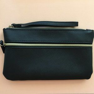 GUC Black and Gold Textured Zip Wristlet